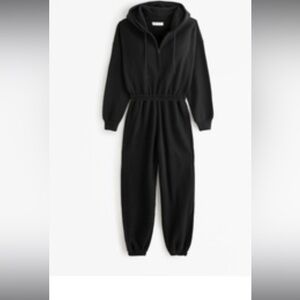 Abercrombie. Long-Sleeve Hooded Jumpsuit. Black. Size Small.